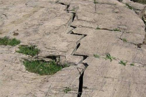 ۹۷ درصد کشور روی گسل های خطرناک و مستعد زلزله قرار دارد