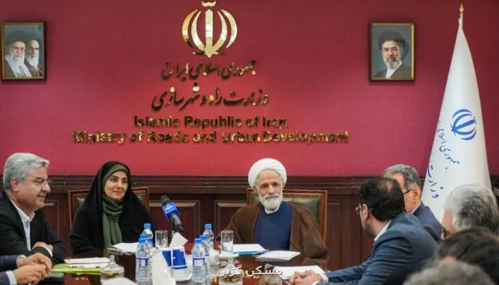 از ظرفیت حقوق دانان ایرانی خارج از کشور در وزارت راه استفاده می نماییم