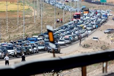 ترافیك سنگین در جاده كرج-چالوس و آزادراه تهران-قم